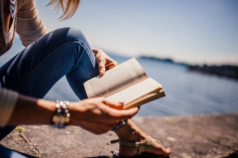 how-to-stay-focused-while-reading-9-perfect-tips-goodbye-self-help